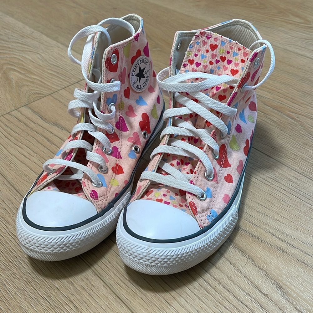 LAST CHANCE Colorful Hearts Hightop Converse